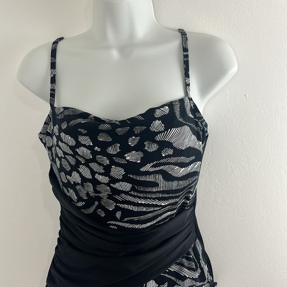 Magicsuit Black and White One-Piece Suit - Picture 3 of 10